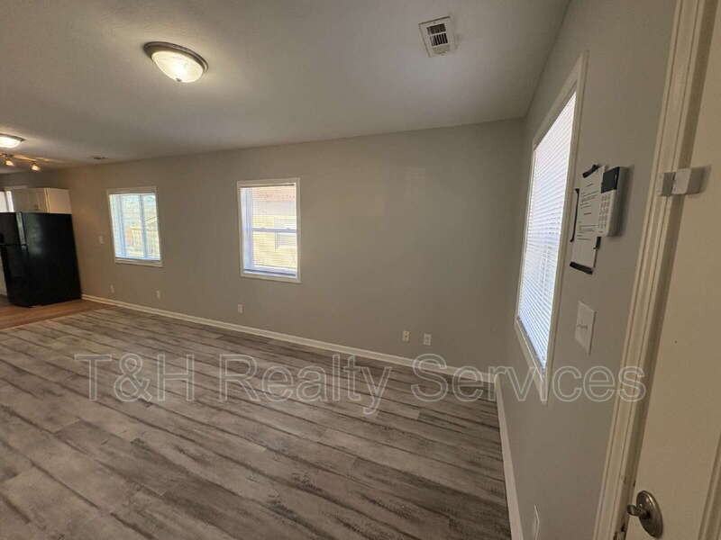 2030 Houston St - Photo 6 of 21