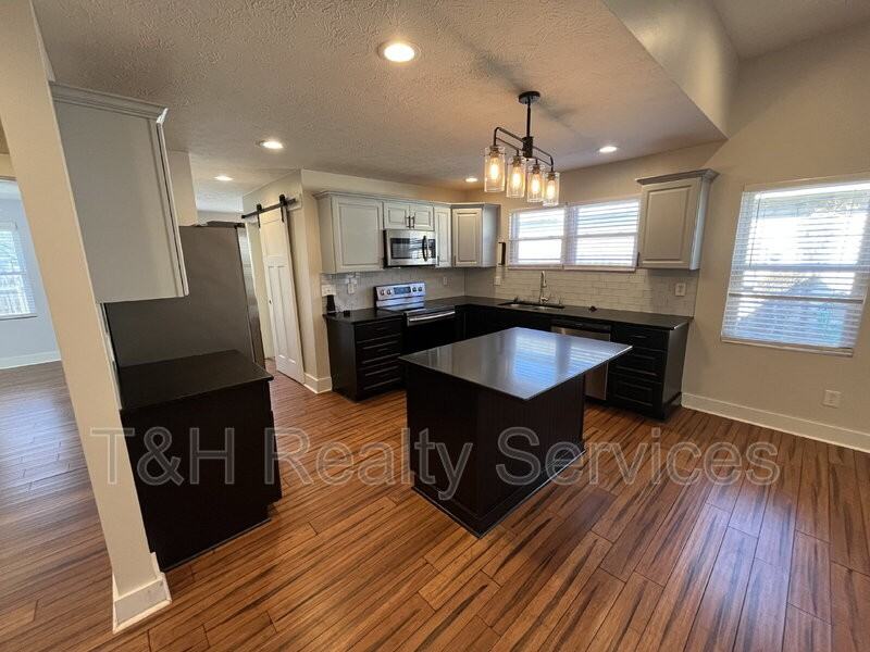 1202 Harlan St - Photo 7 of 24