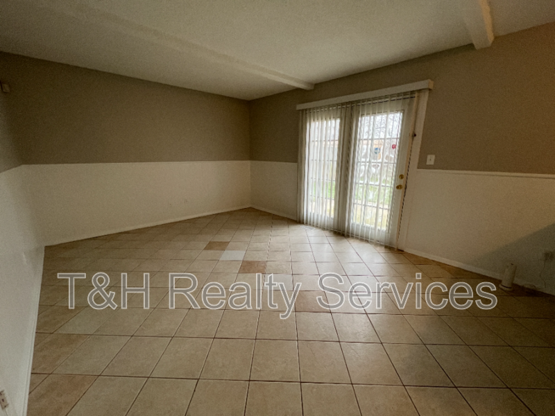 9466 Burrwood Cir - Photo 5 of 15