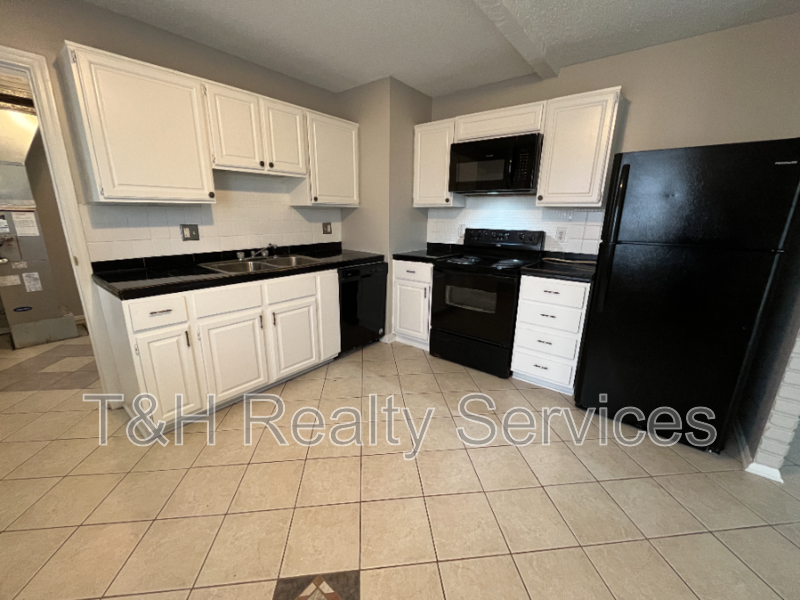 9466 Burrwood Cir - Photo 7 of 15