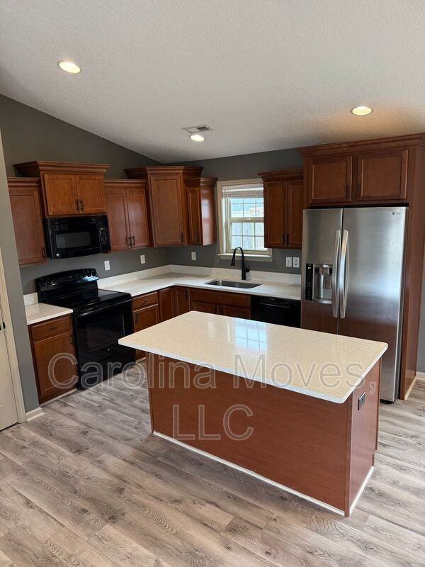 208 Sleepy River Rd - Photo 4 of 25