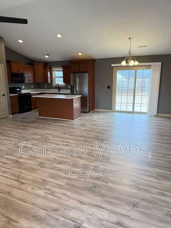 208 Sleepy River Rd - Photo 5 of 25