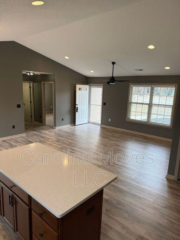 208 Sleepy River Rd - Photo 6 of 25