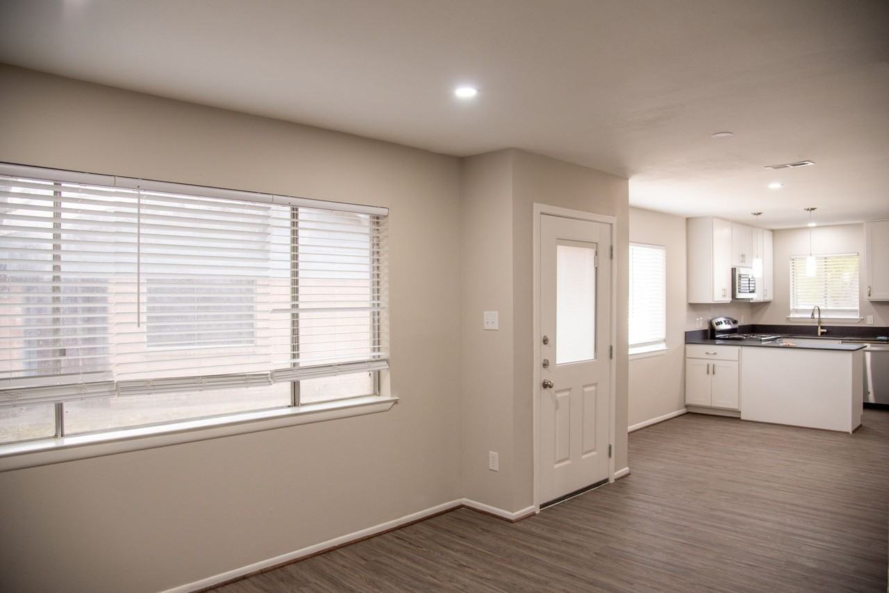 Trinity Place Duplexes - Photo 3 of 8