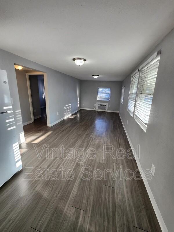 4611 N Hubert Ave #5 - Photo 2 of 9