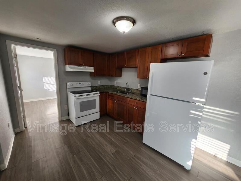 4611 N Hubert Ave #5 - Photo 3 of 9