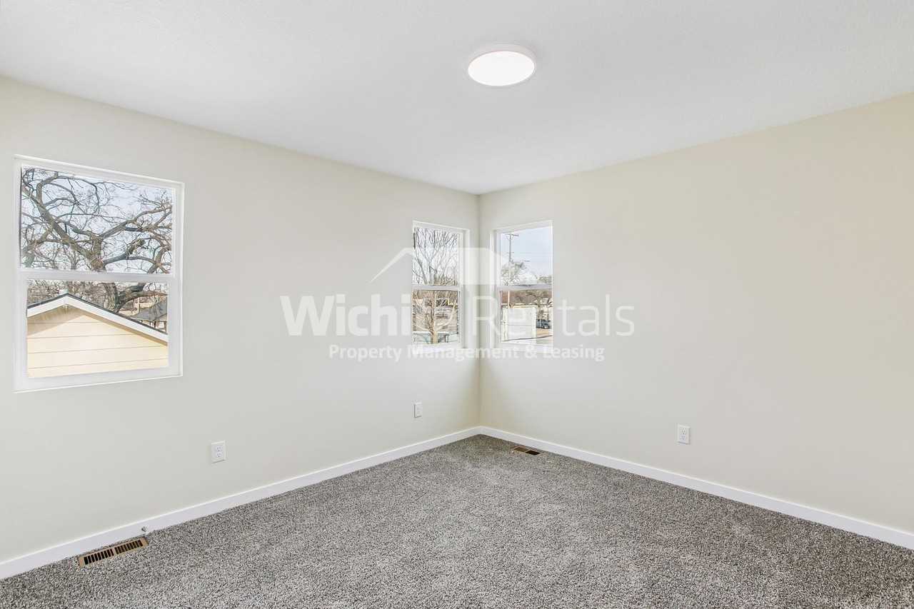 1208 S Pattie St - Photo 4 of 13