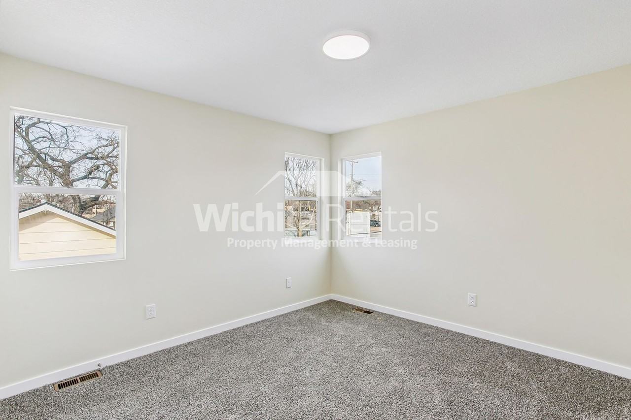 1210 S Pattie St - Photo 4 of 12