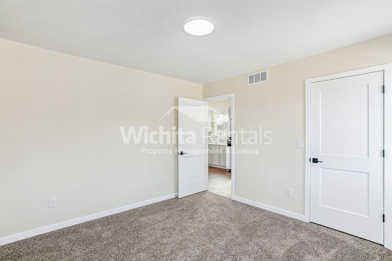 1210 S Pattie St - Photo 5 of 12