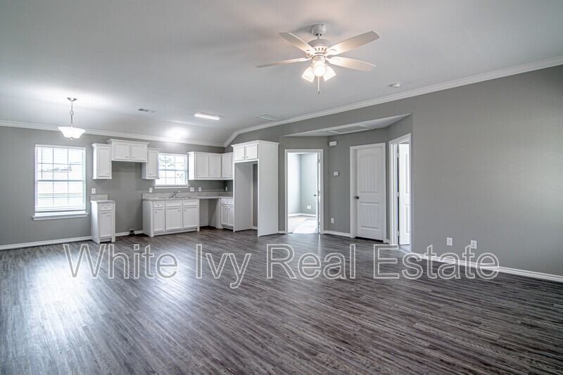 100 Shorewood Dr - Photo 3 of 4