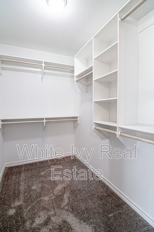 100 Shorewood Dr - Photo 4 of 4