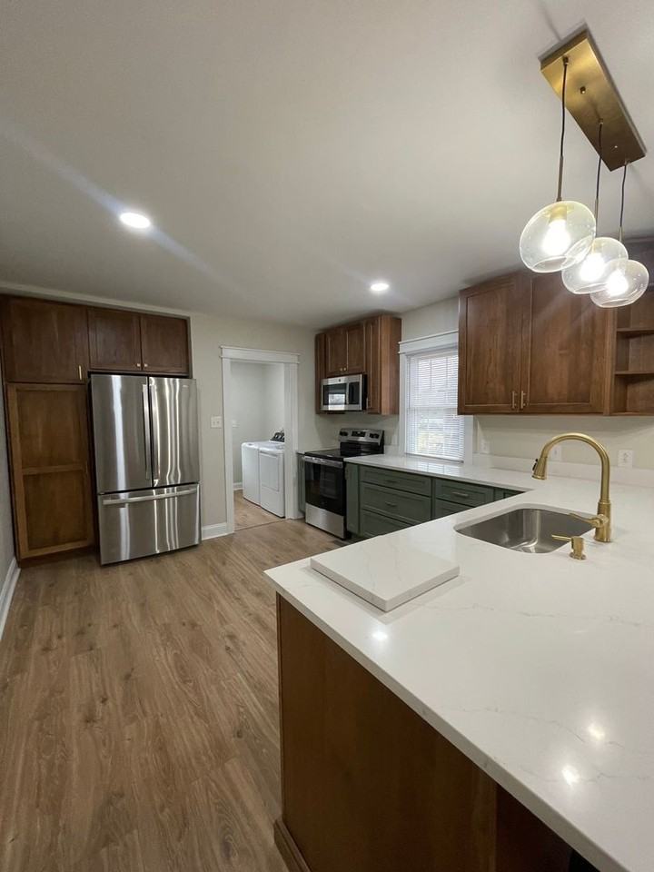 713 E 2nd St - Photo 2 of 8