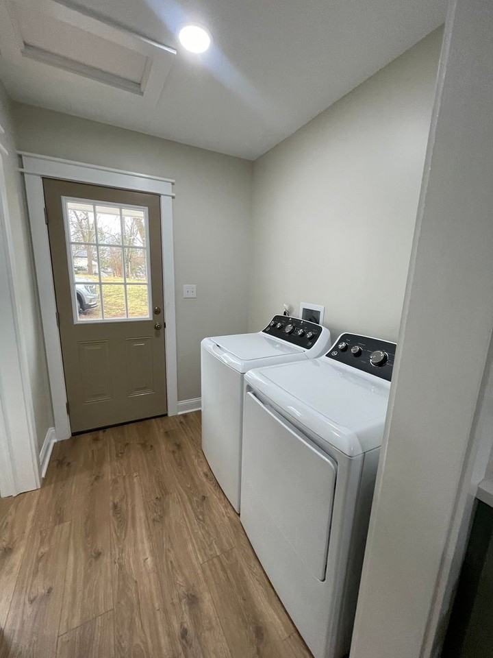 713 E 2nd St - Photo 4 of 8