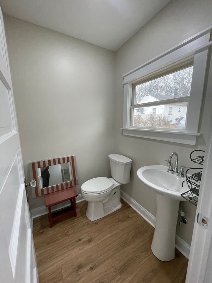 713 E 2nd St - Photo 5 of 8