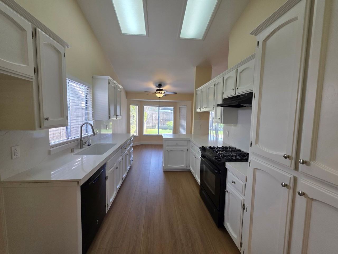 444 N Tommy St - Photo 3 of 17