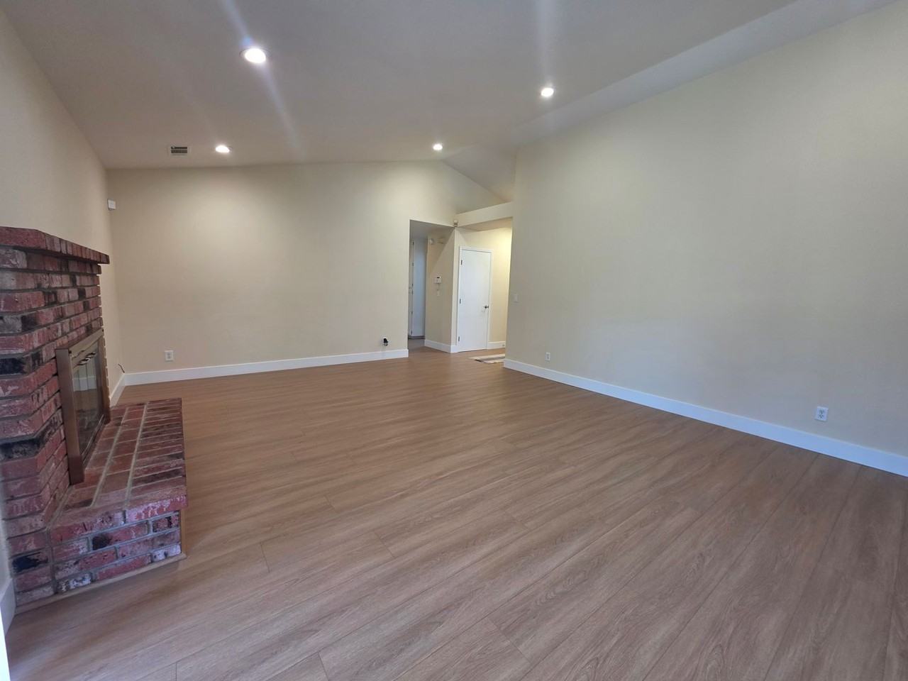 444 N Tommy St - Photo 6 of 17