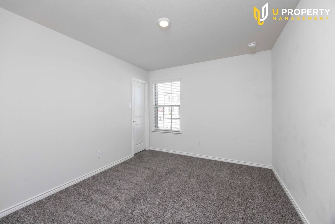 719 Cool Canyon Trl - Photo 4 of 33