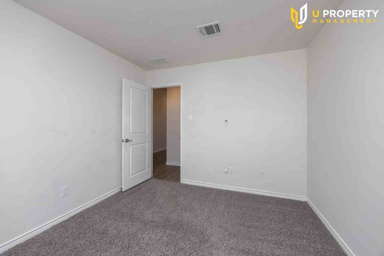 719 Cool Canyon Trl - Photo 5 of 33