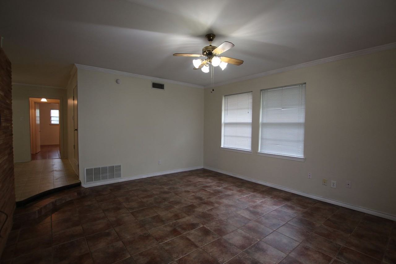 2900 Meadowlark Ln - Photo 2 of 22