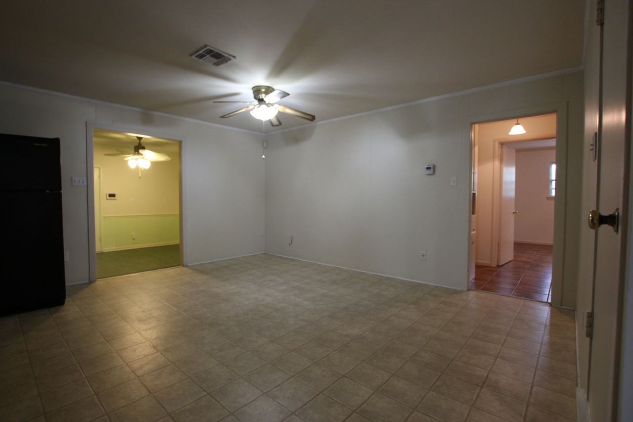 2900 Meadowlark Ln - Photo 5 of 22