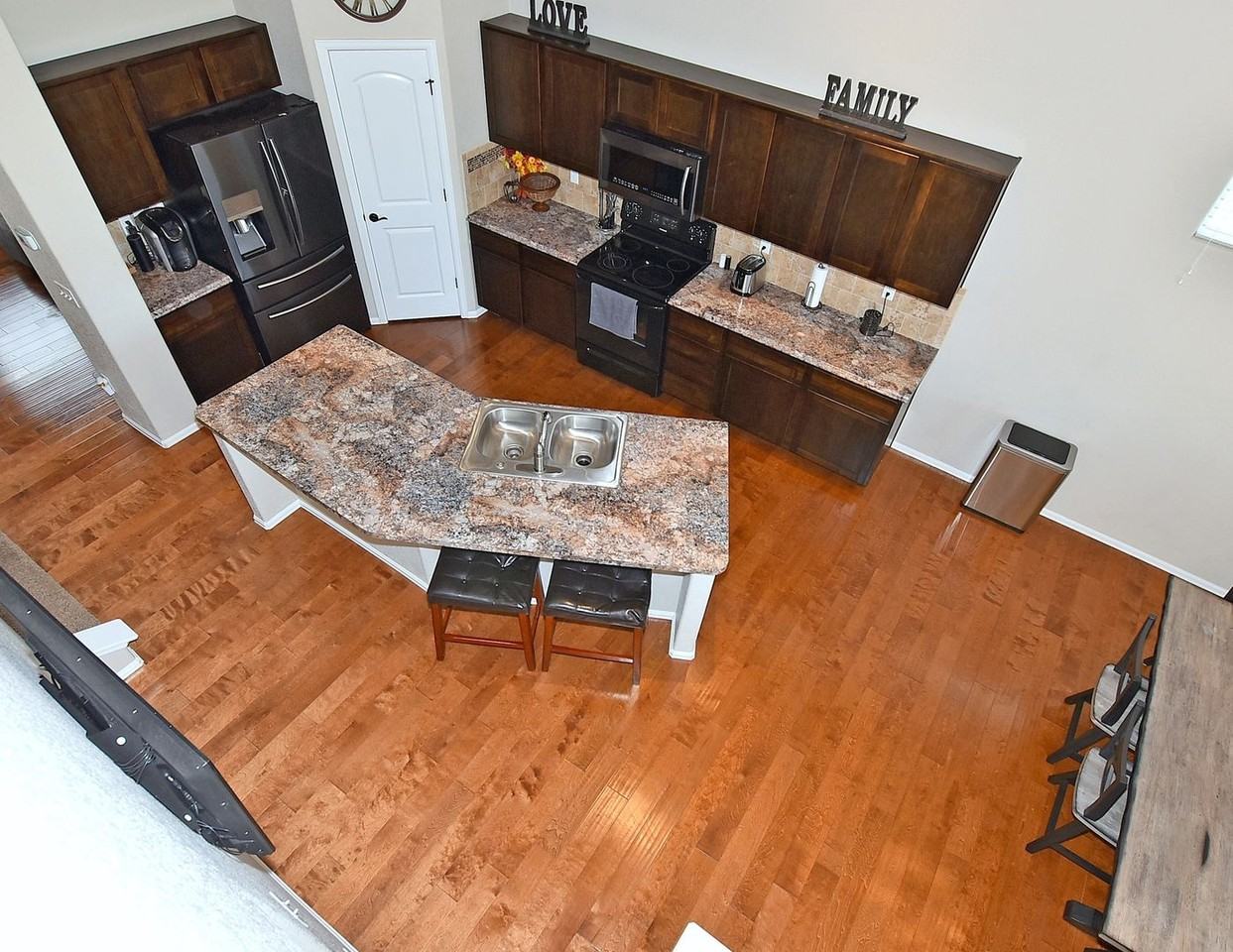 831 Shade Tree Dr - Photo 3 of 27