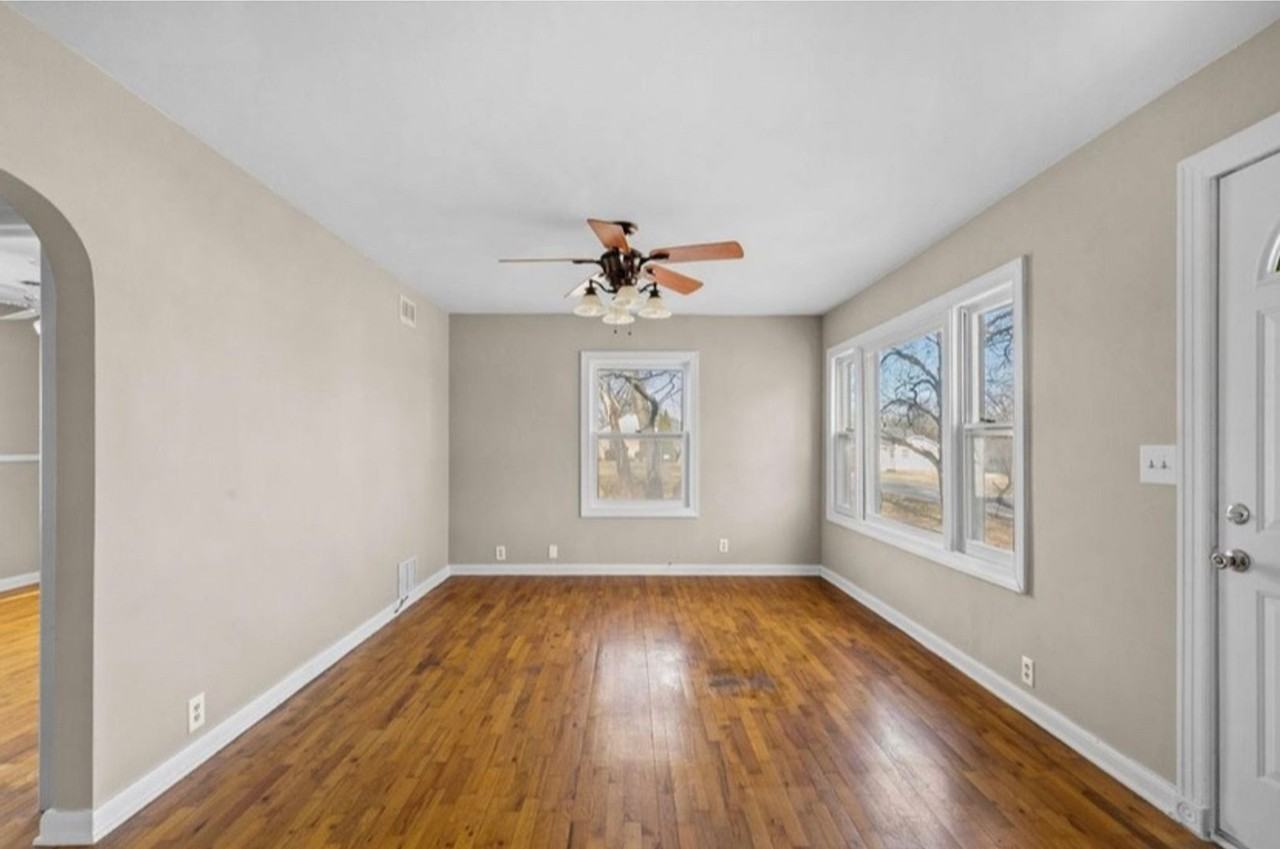 201 S Delaware St - Photo 4 of 16