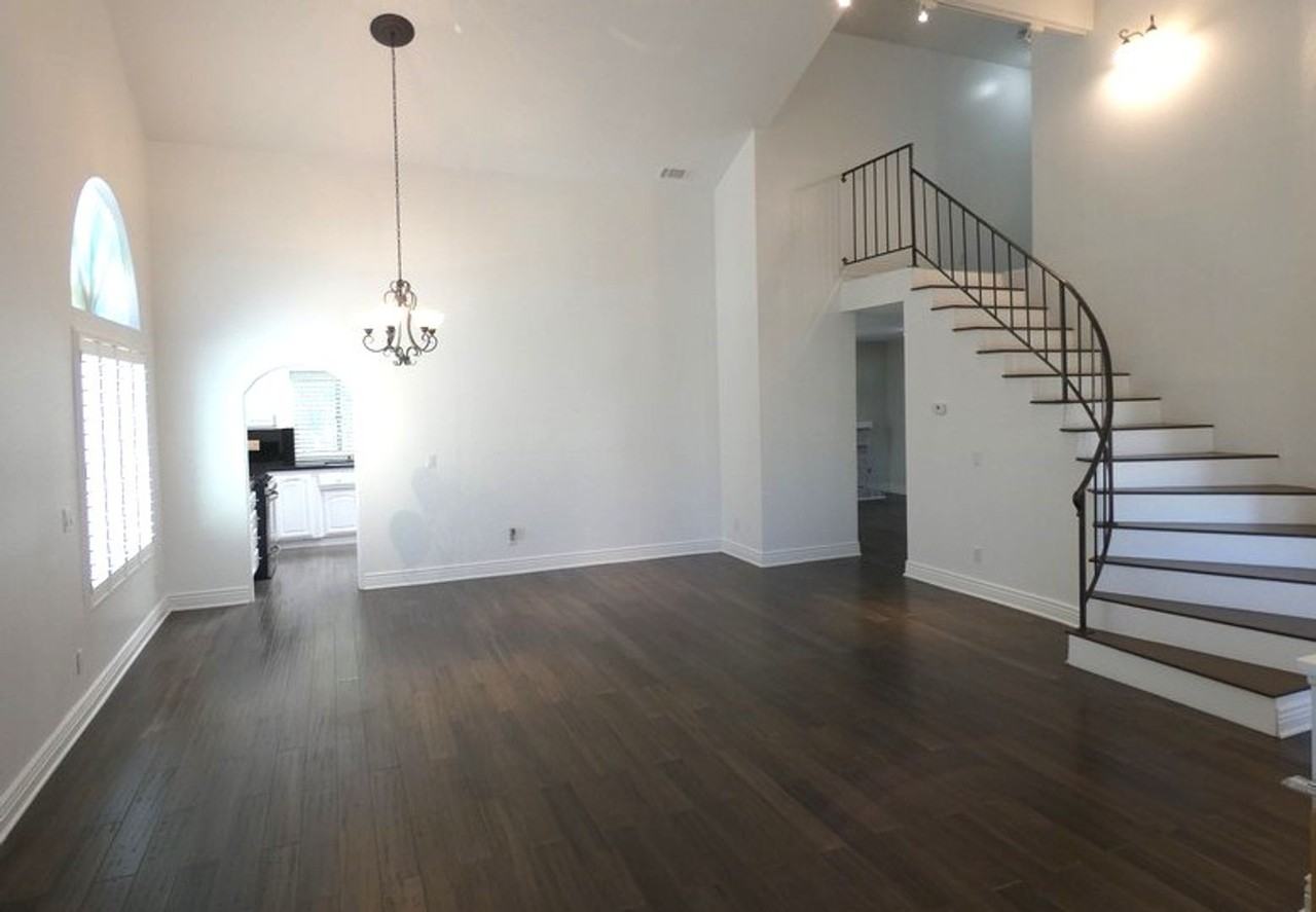 632 Amber Ln - Photo 3 of 13