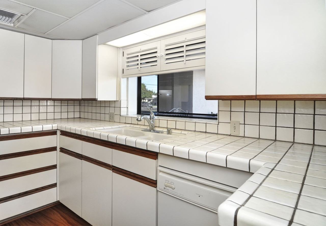 746 N Cambridge St - Photo 2 of 11