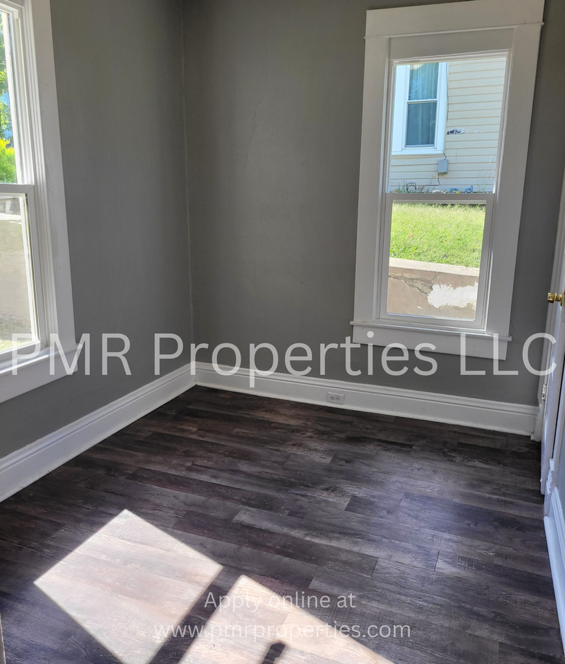 2936 Seneca St - Photo 2 of 11