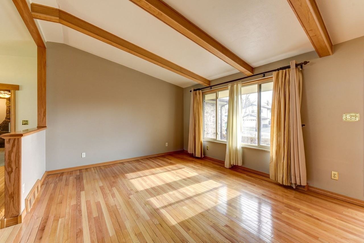 5819 Pierson St - Photo 6 of 40