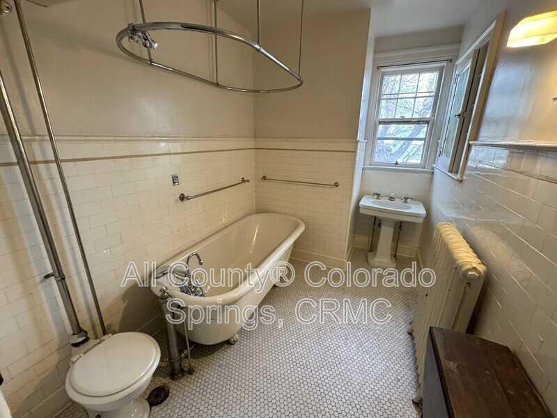 1238 Wood Ave #3 - Photo 7 of 16