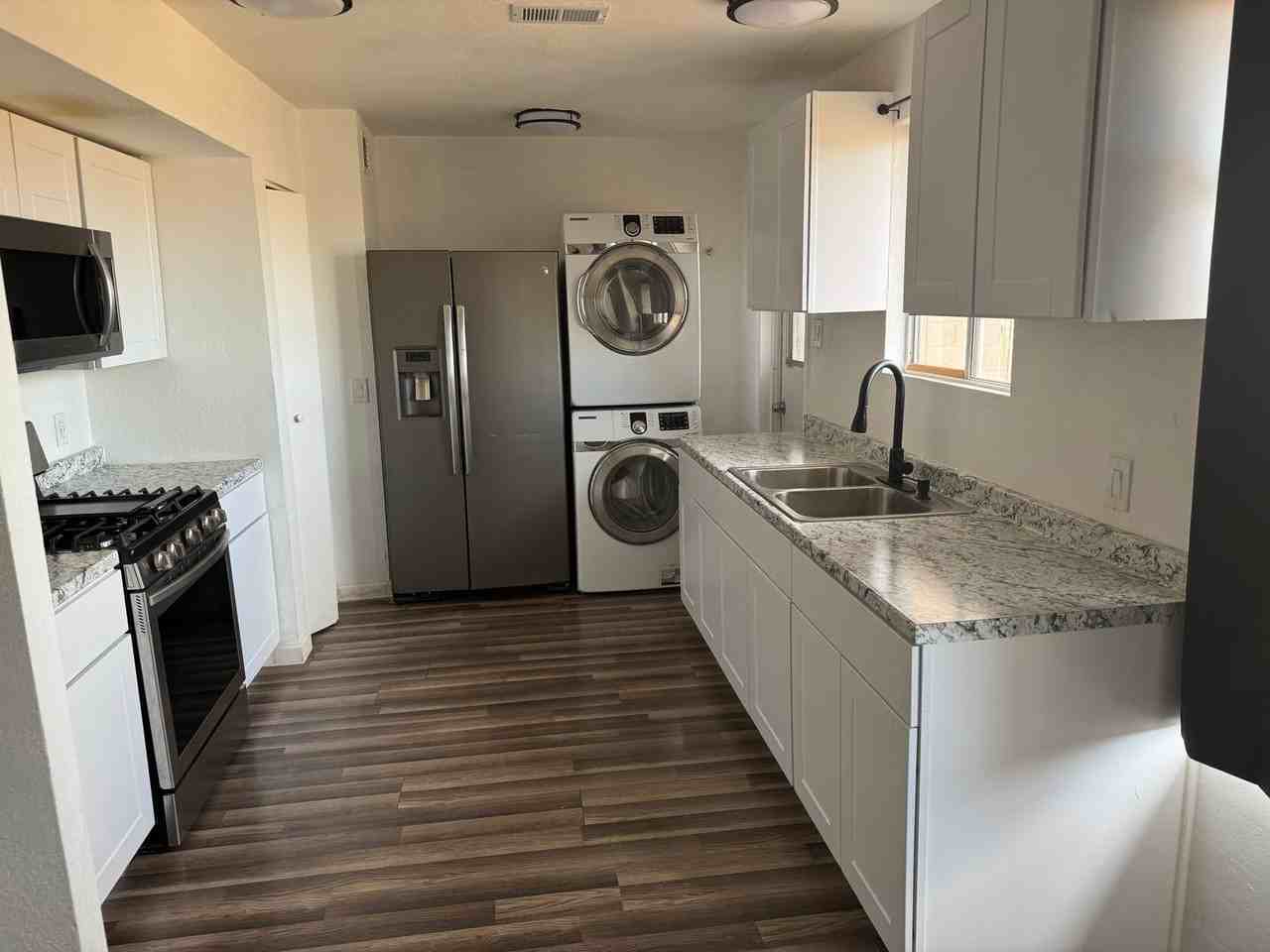 940 N Sonora St - Photo 4 of 12