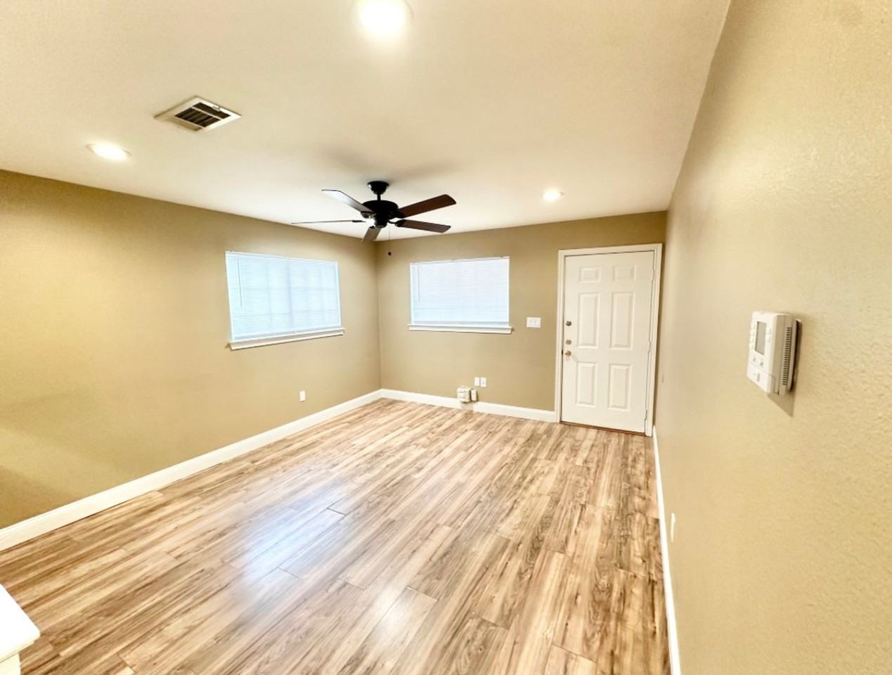 2308 W Hickory St - Photo 2 of 14