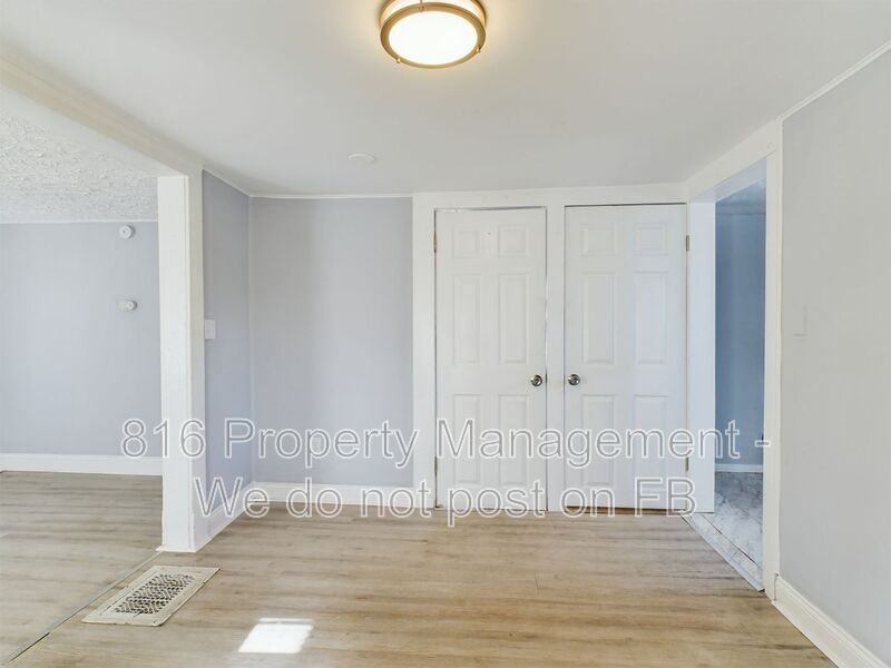 1127 S Hocker Ave - Photo 7 of 17