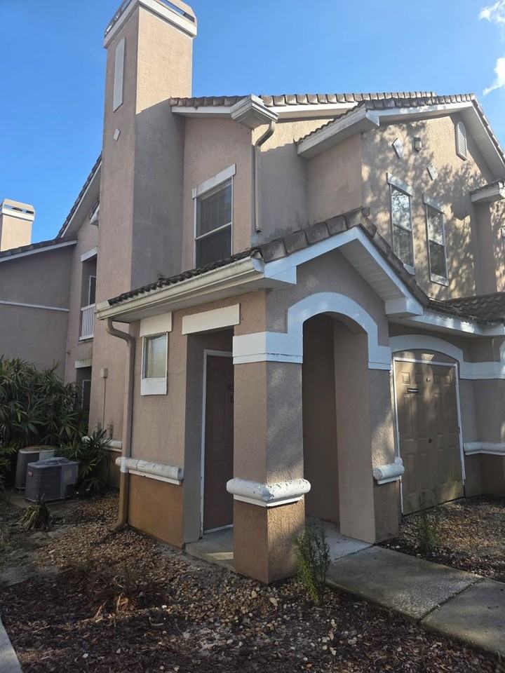 10455 Villa View Cir - Photo 3 of 11