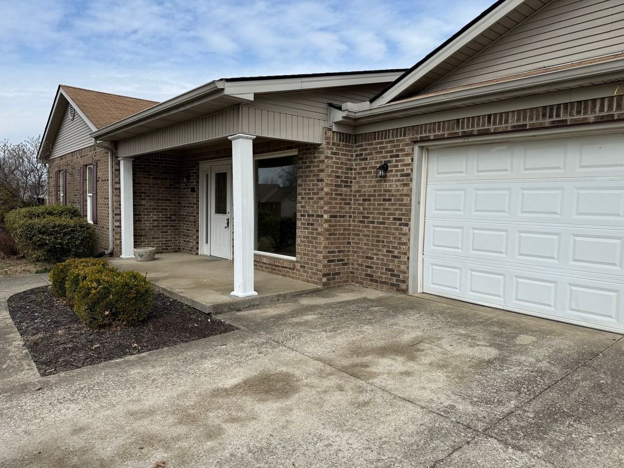 700 Eureka Dr - Photo 2 of 13