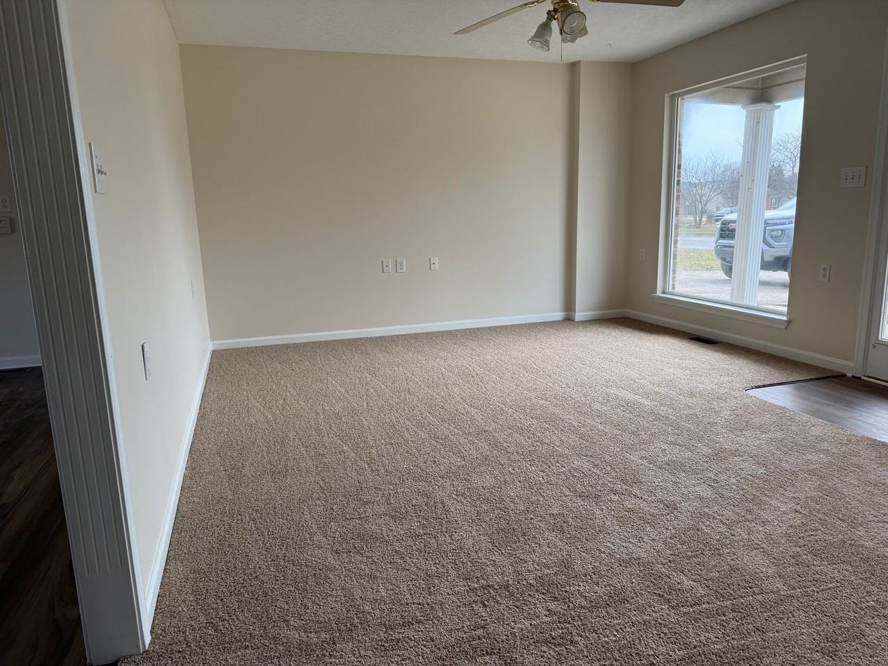 700 Eureka Dr - Photo 3 of 13