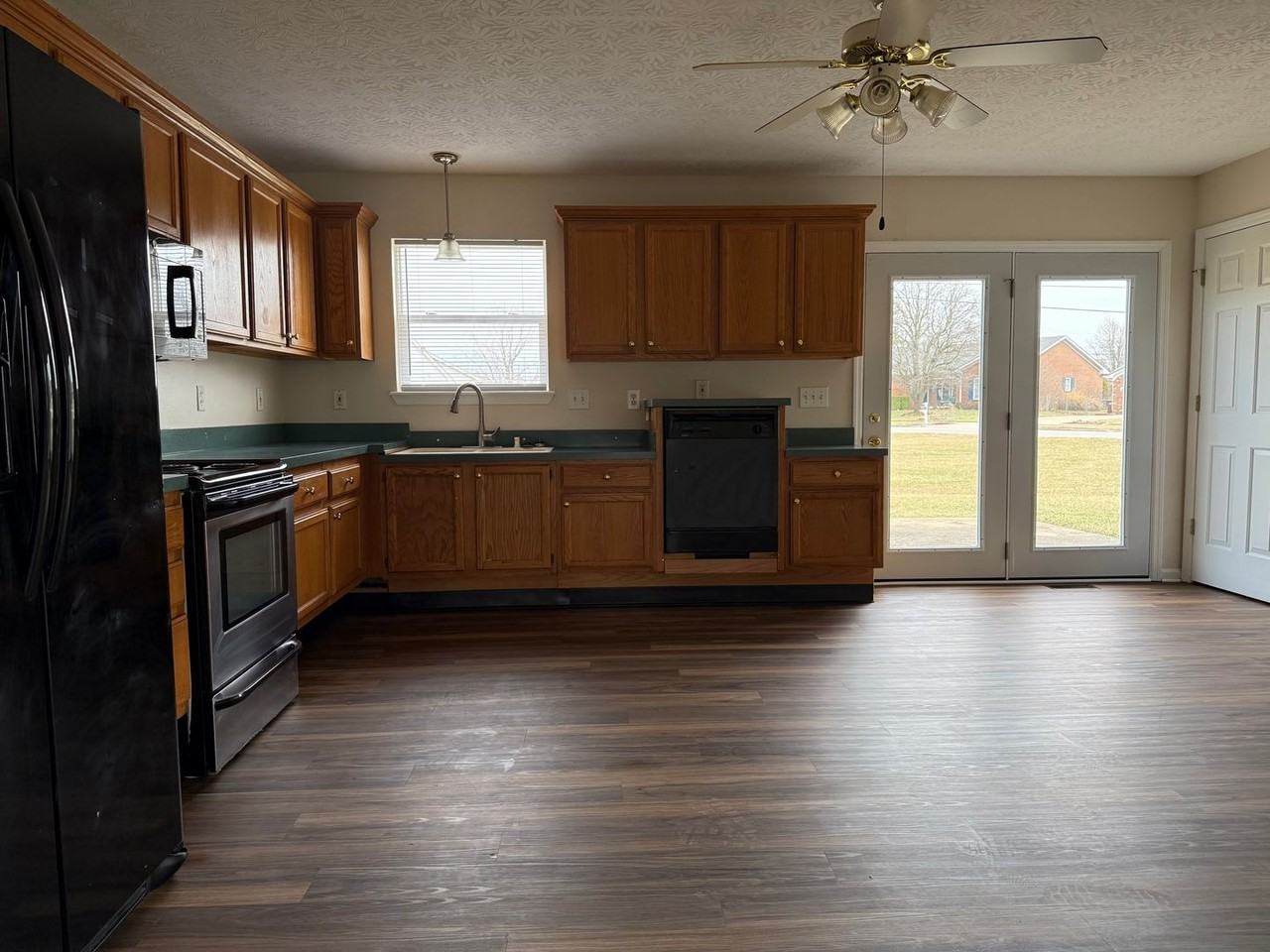 700 Eureka Dr - Photo 5 of 13