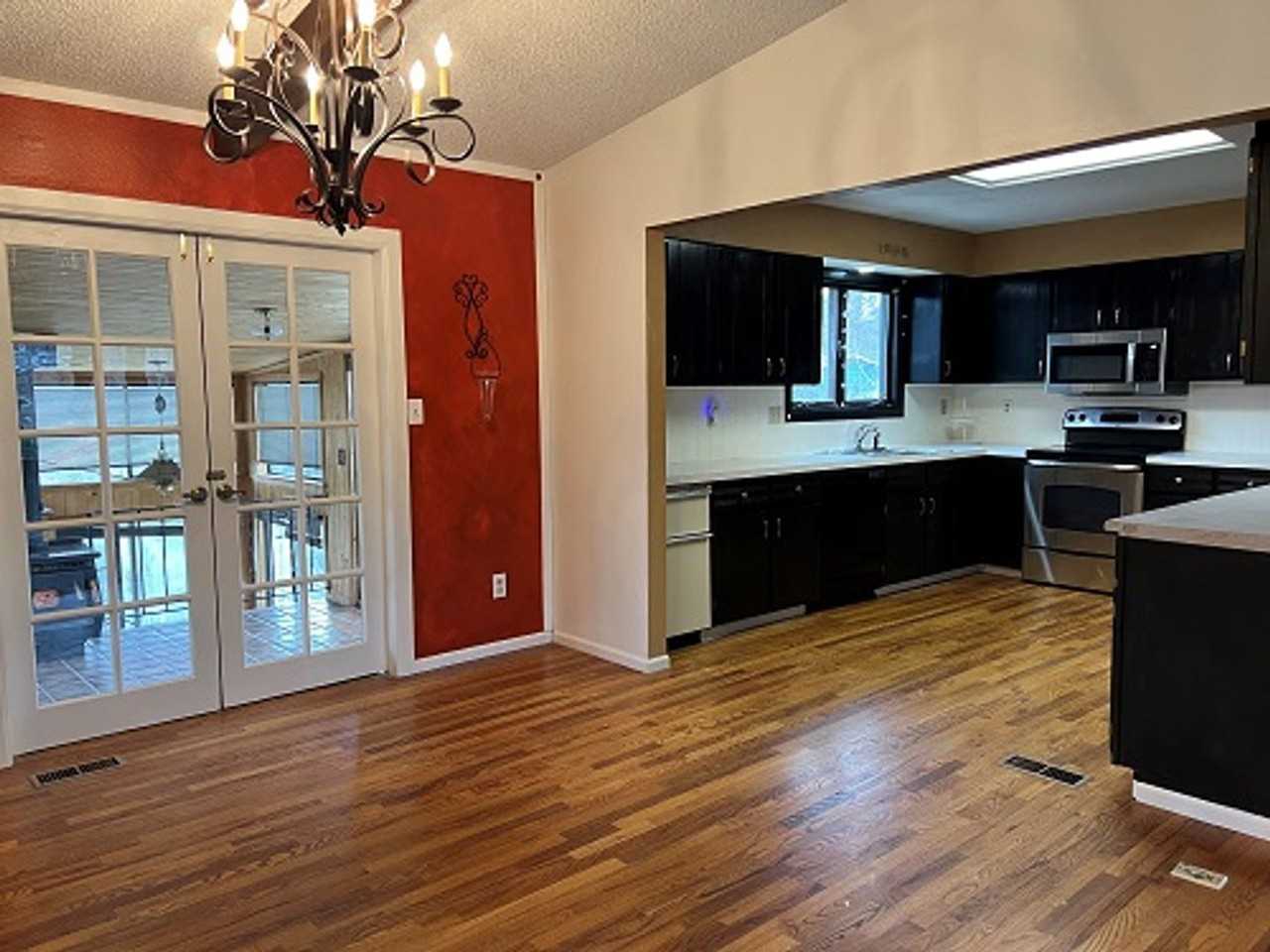 319 Bluebird Ct - Photo 4 of 15