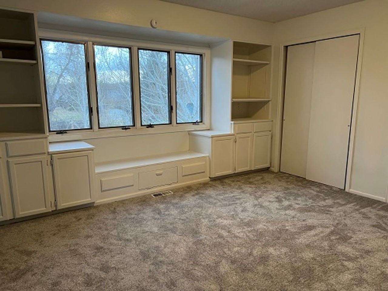 319 Bluebird Ct - Photo 7 of 15