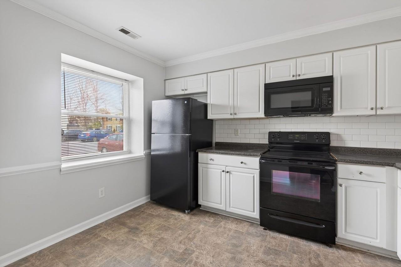 4613 Glanmire Dr - Photo 5 of 26