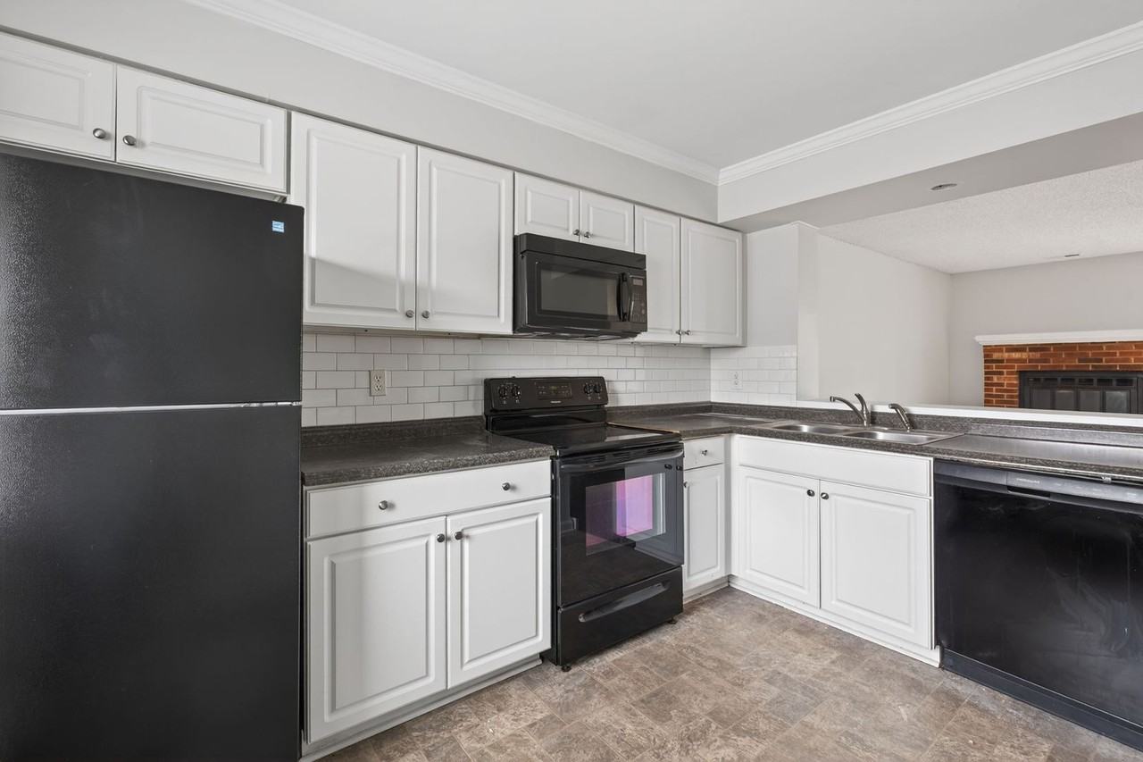 4613 Glanmire Dr - Photo 6 of 26