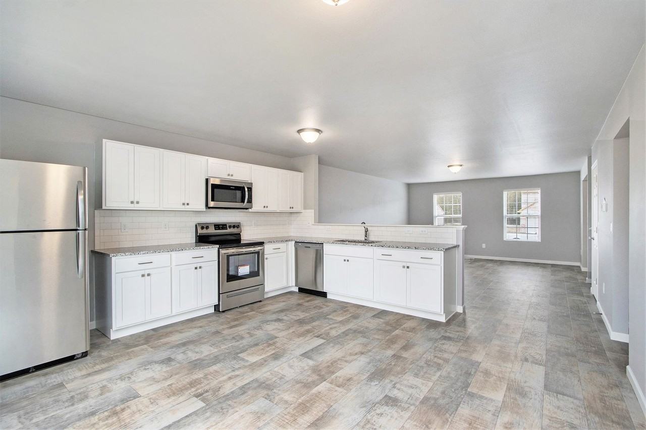 7315 Sessile Cir - Photo 2 of 18