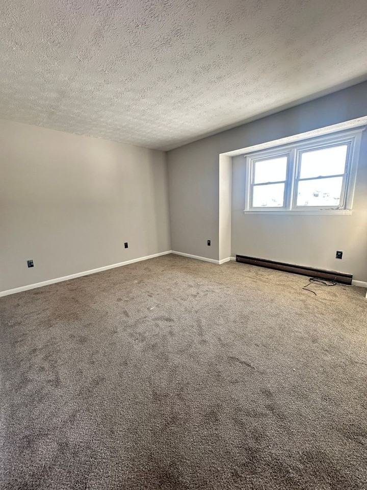 210 Holly Hill St #E - Photo 4 of 6