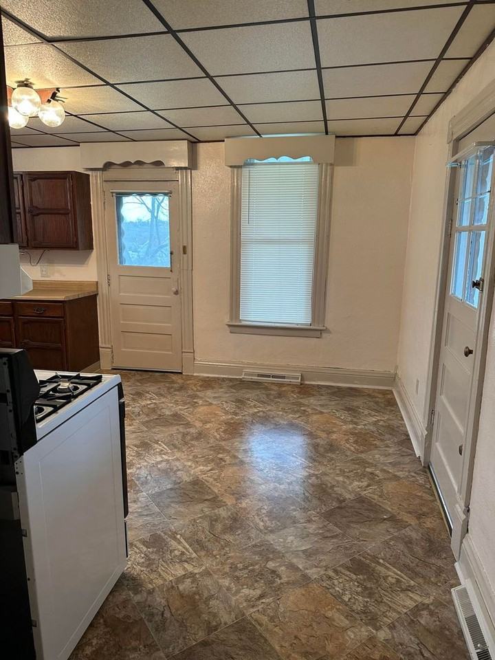 31 Caldwell Ave - Photo 3 of 12