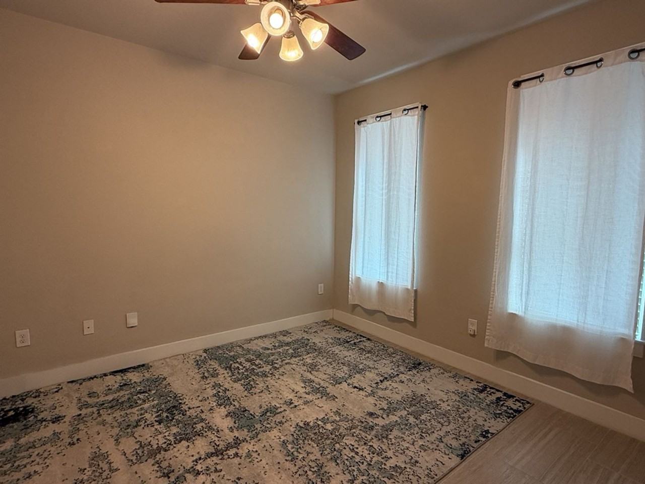 641 Middle St - Photo 3 of 26