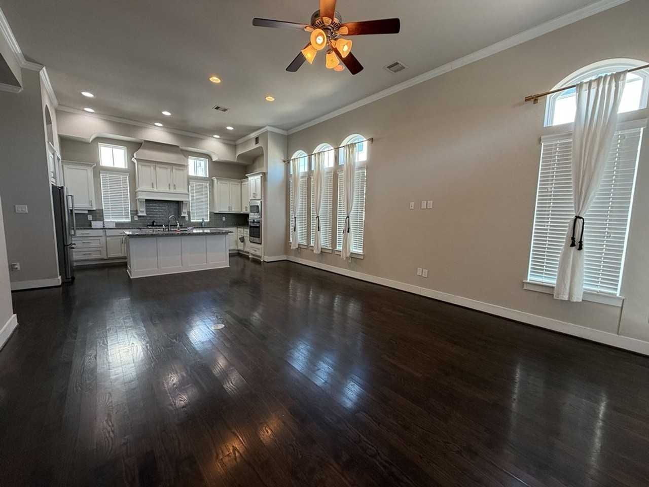 641 Middle St - Photo 6 of 26