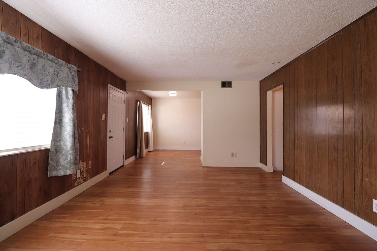 213 W Taft St - Photo 3 of 10