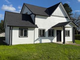 featured image of 413 S Trade St