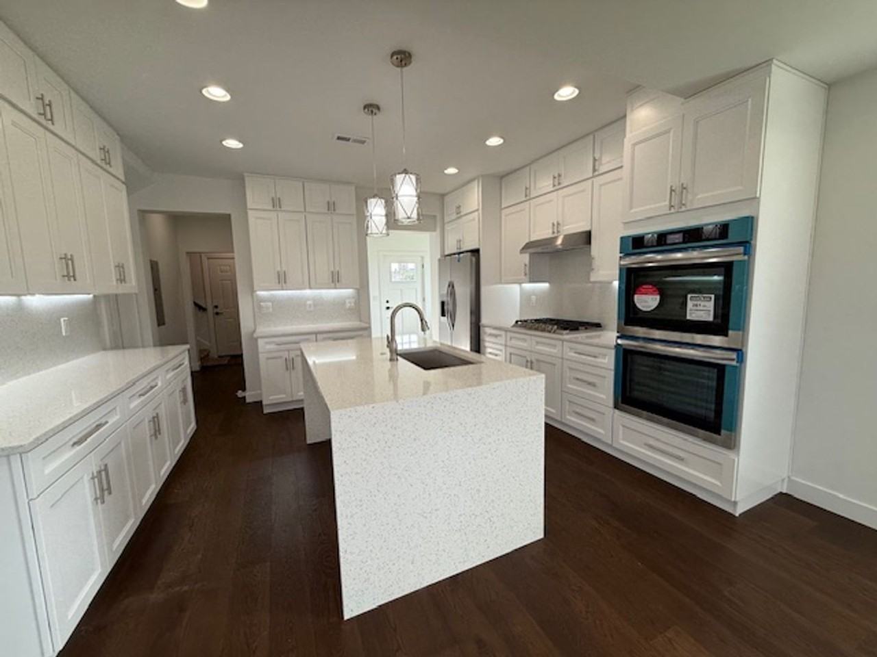 413 S Trade St - Photo 6 of 27